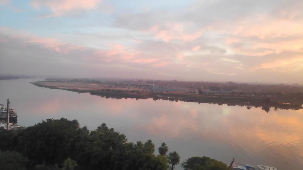 Nile Pyramidal View Apartment *