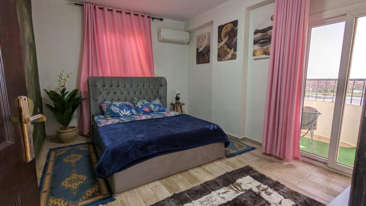 Apartment Nile Pyramidal View